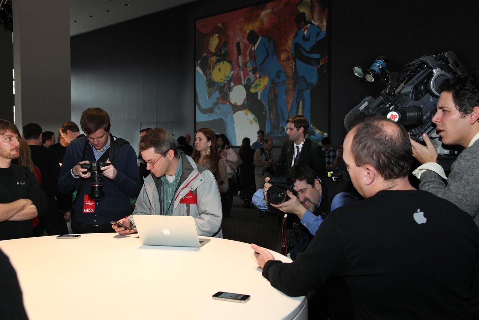 Demonstration of the iPhone 4 for the Verizon network (Photo: Courtesy of Verizon).