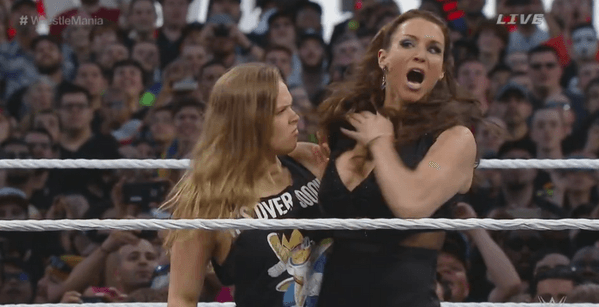 Ronda Rousey se enfrenta a Stephanie McMahon