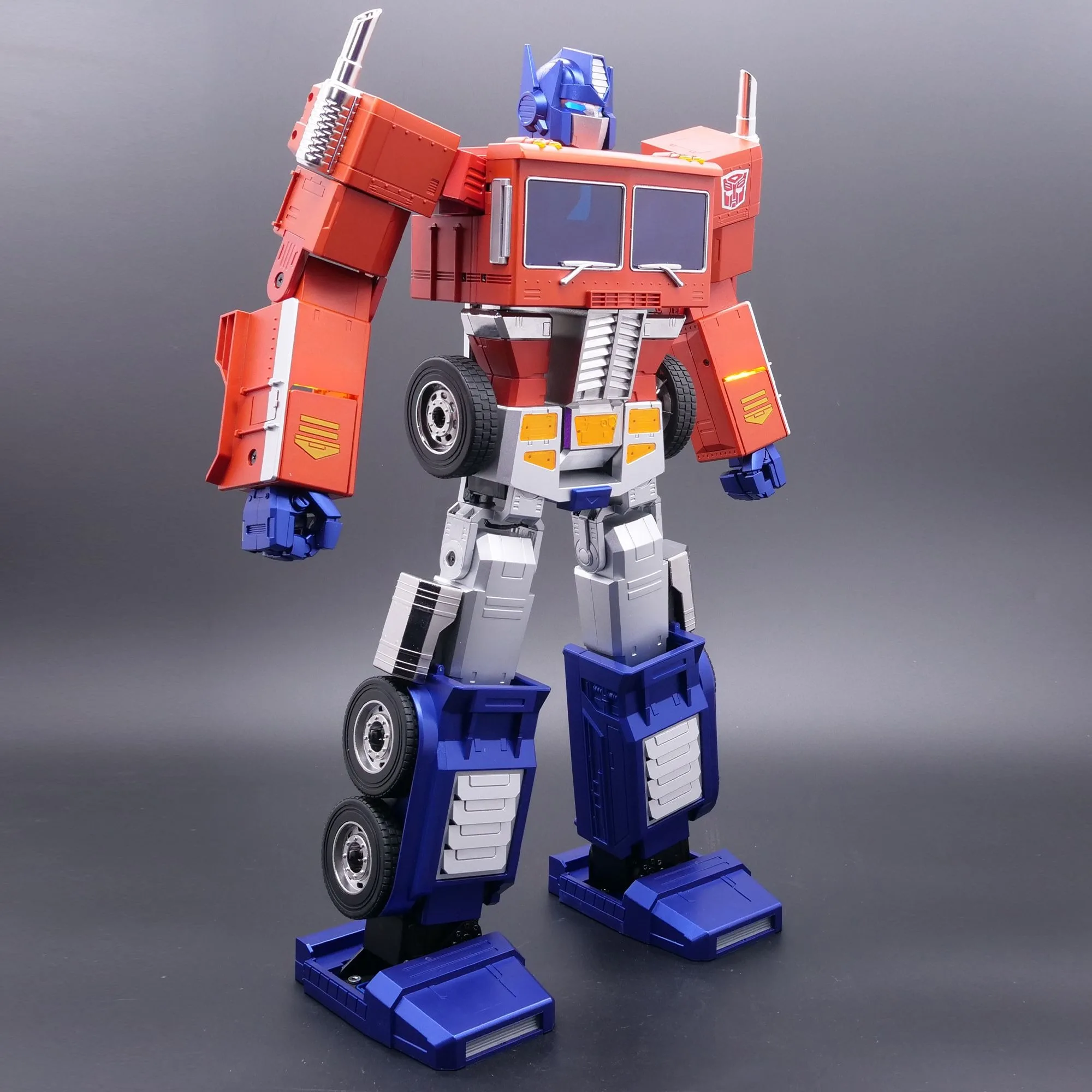 Robosen Robotics | Hasbro | Optimus Prime